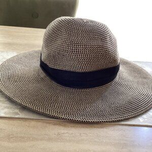 Solar Escape Hat Sun Women's One Size Tan/Black Wide Brim Adjustable Cord, never